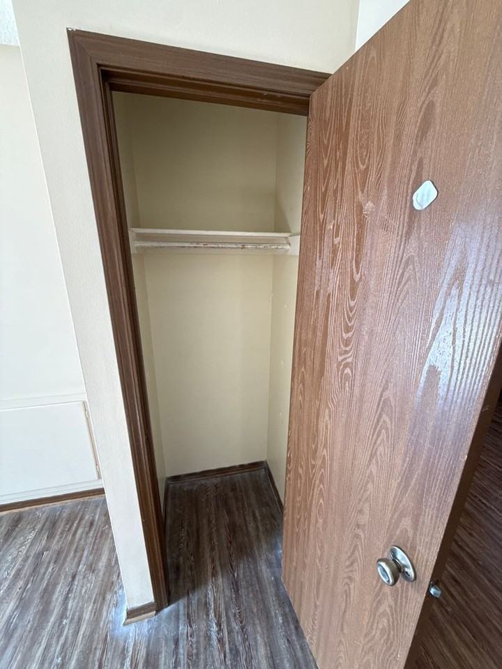 1706 W 2nd St - Photo 6 of 11