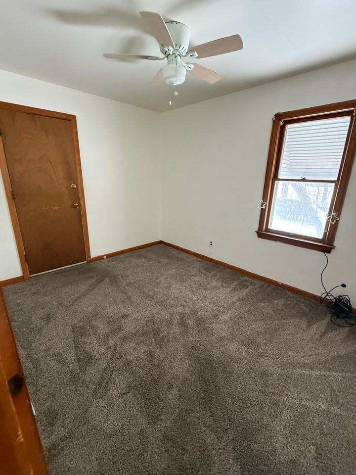 17215 Harvard Ave - Photo 4 of 10