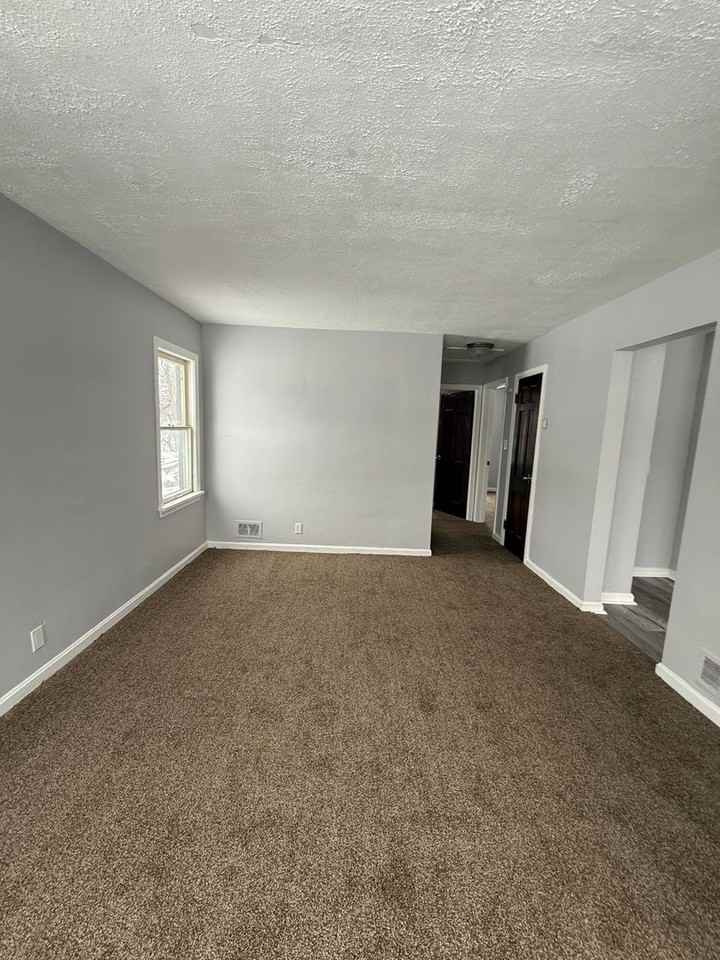 3926 E 149th St - Photo 2 of 7