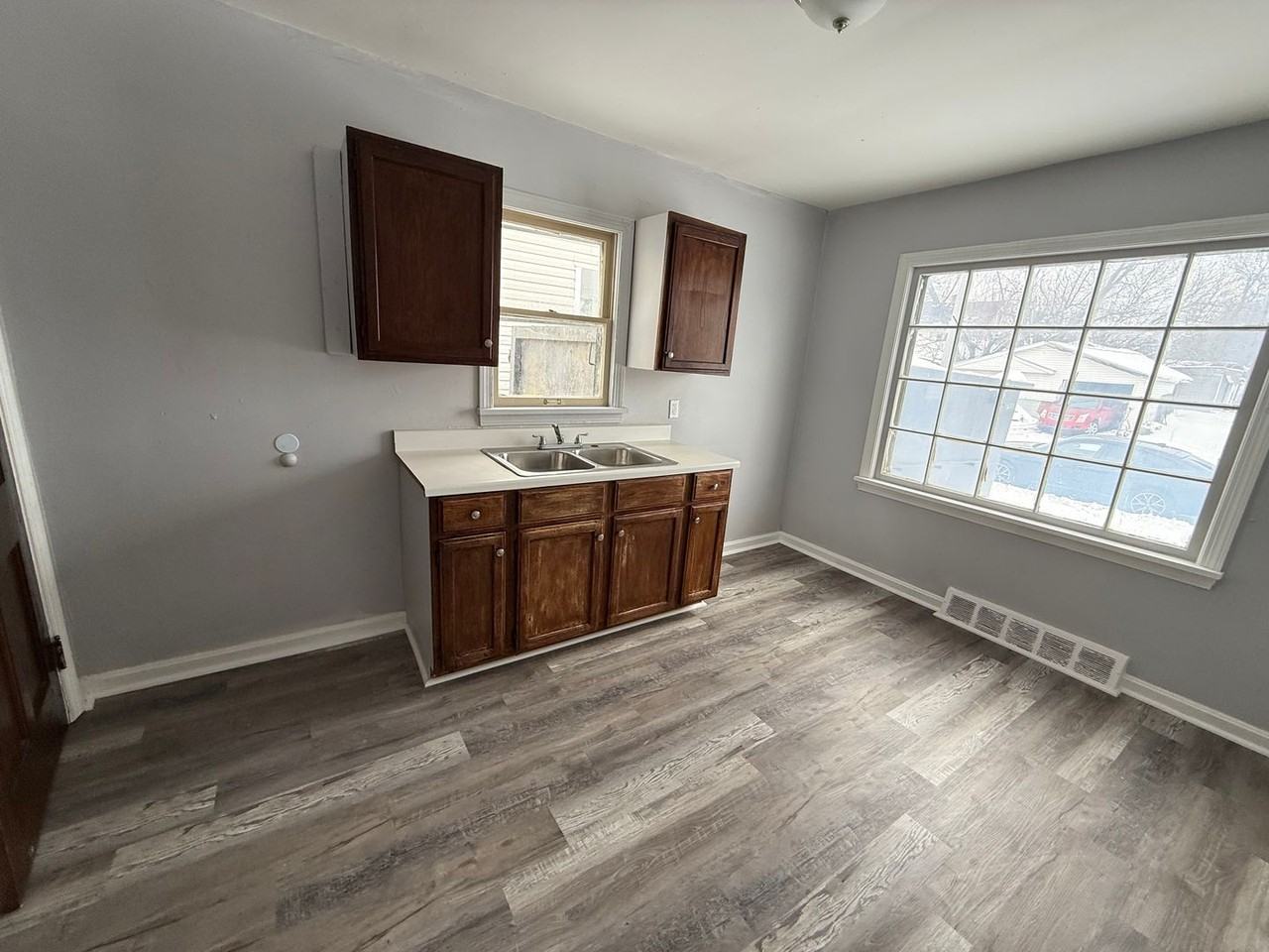 3926 E 149th St - Photo 3 of 7