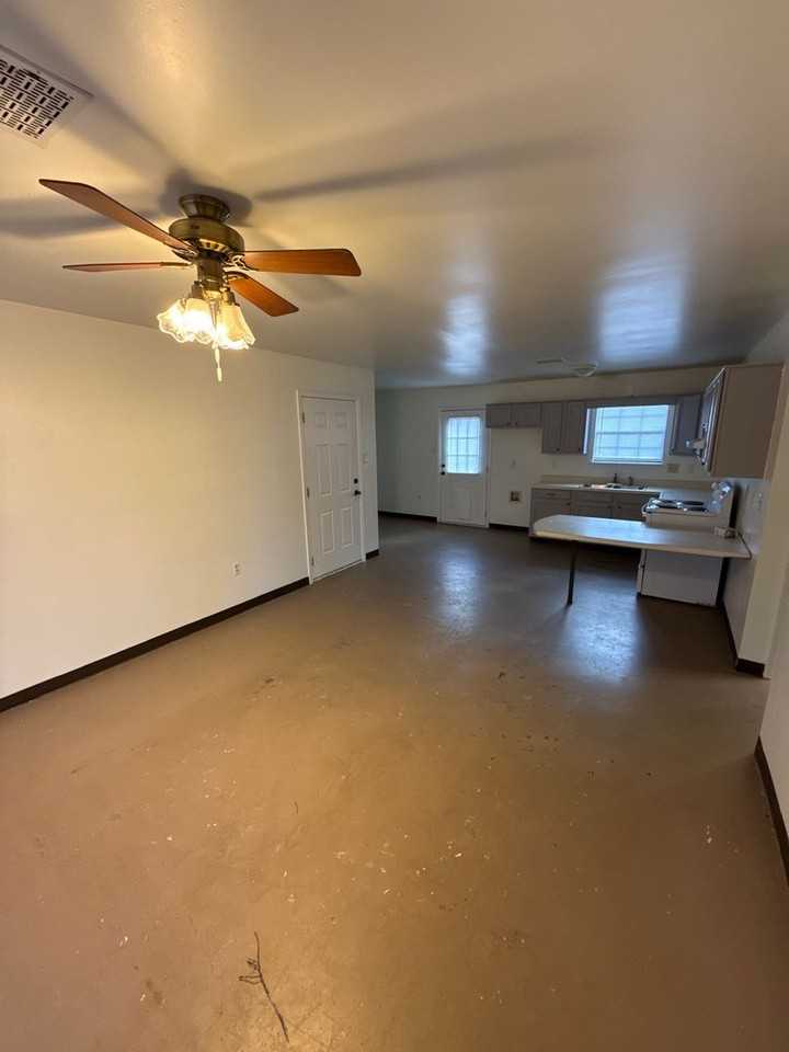 1002 E 22nd St - Photo 2 of 12