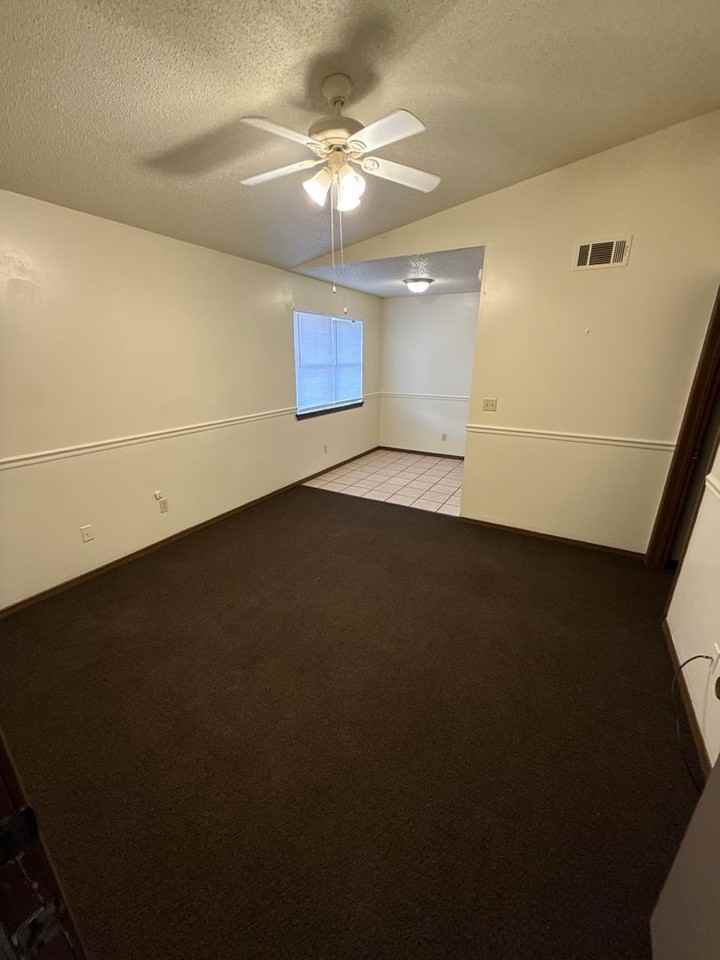 108 SE 4th St. Y1 - Z-8 - Photo 2 of 20