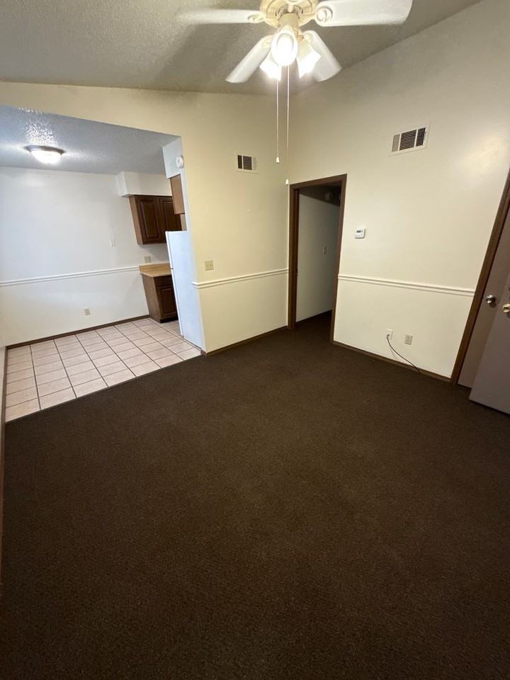 108 SE 4th St. Y1 - Z-8 - Photo 3 of 20