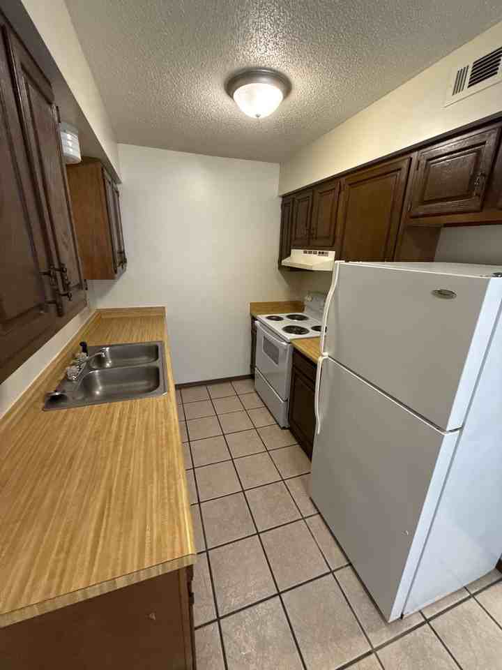 108 SE 4th St. Y1 - Z-8 - Photo 4 of 20