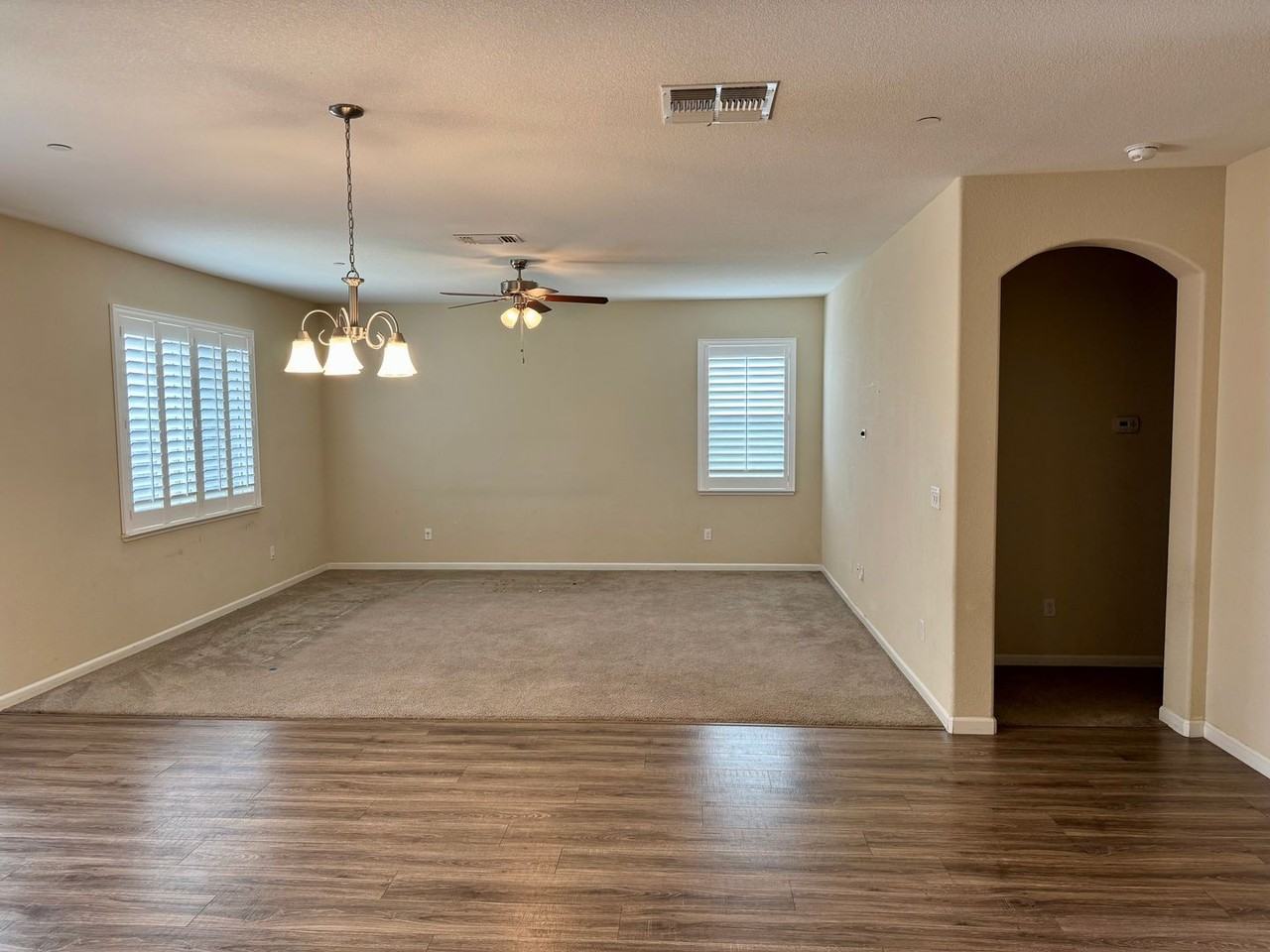 2560 Stone Creek Dr - Photo 3 of 23