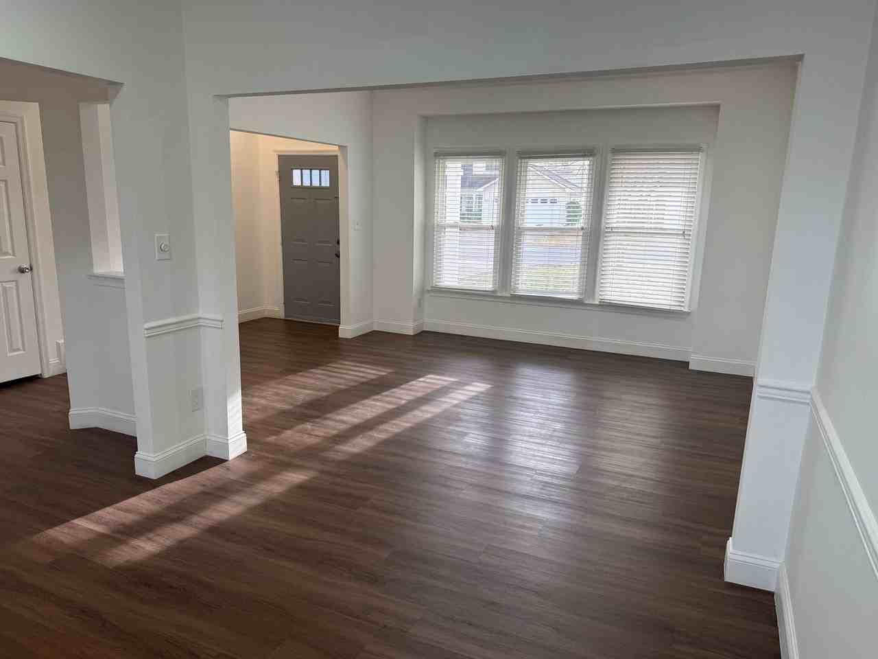 1073 Radisson Ct - Photo 2 of 13