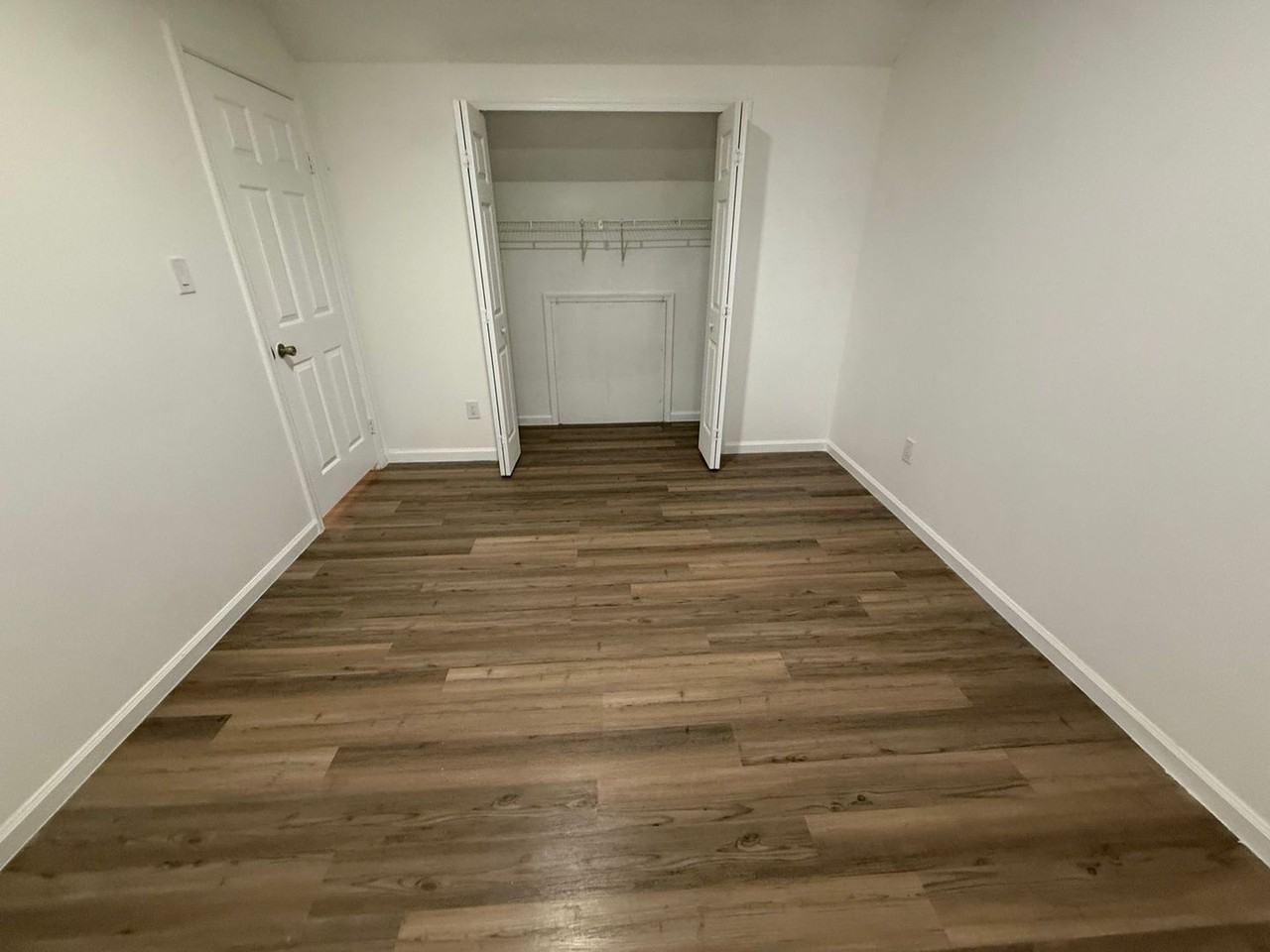 1073 Radisson Ct - Photo 4 of 13