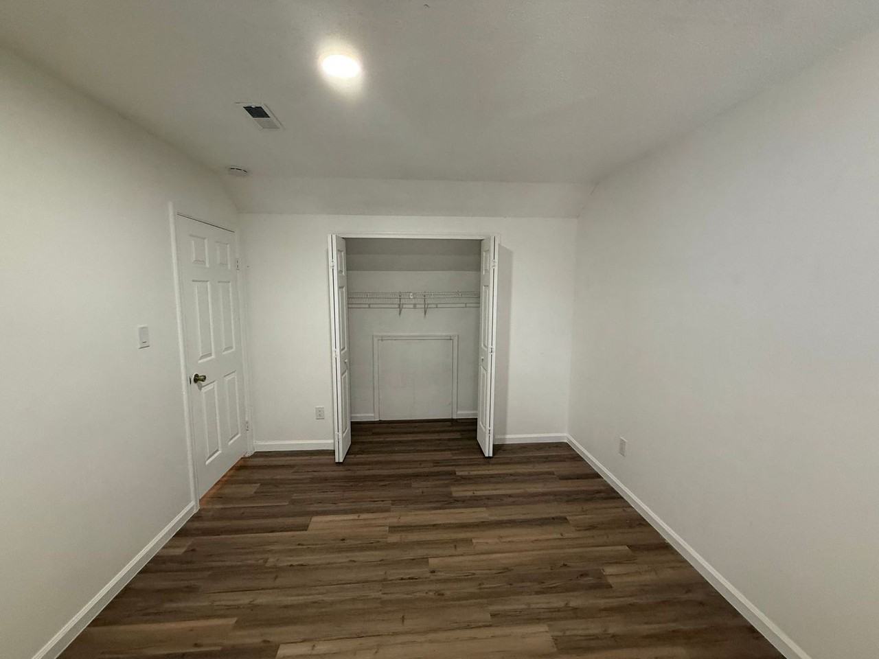 1073 Radisson Ct - Photo 5 of 13