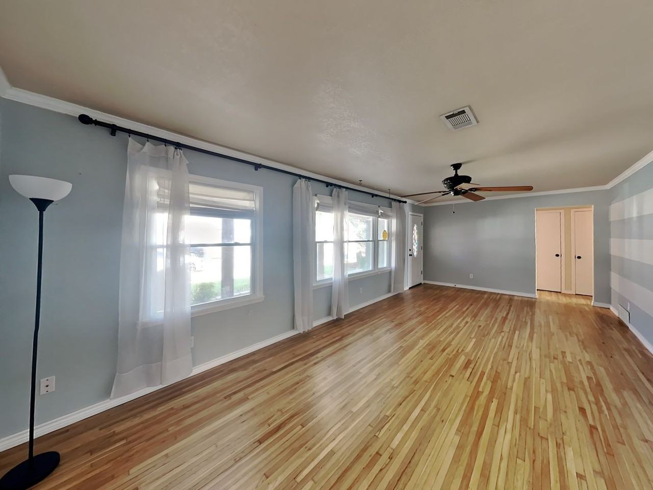 5701 Carb Dr - Photo 3 of 18