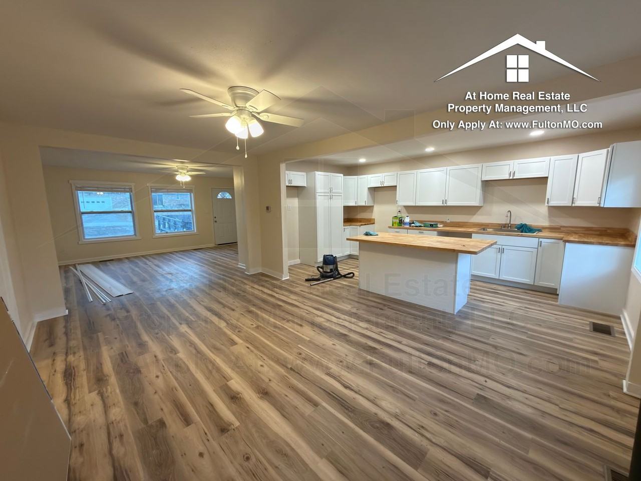 703 W 7th St - Photo 2 of 31