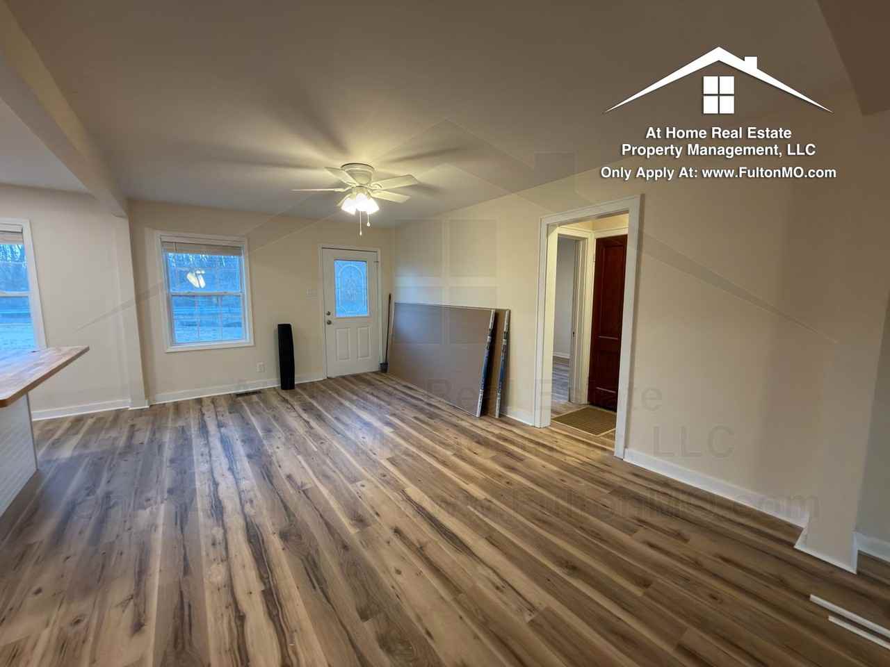 703 W 7th St - Photo 4 of 31