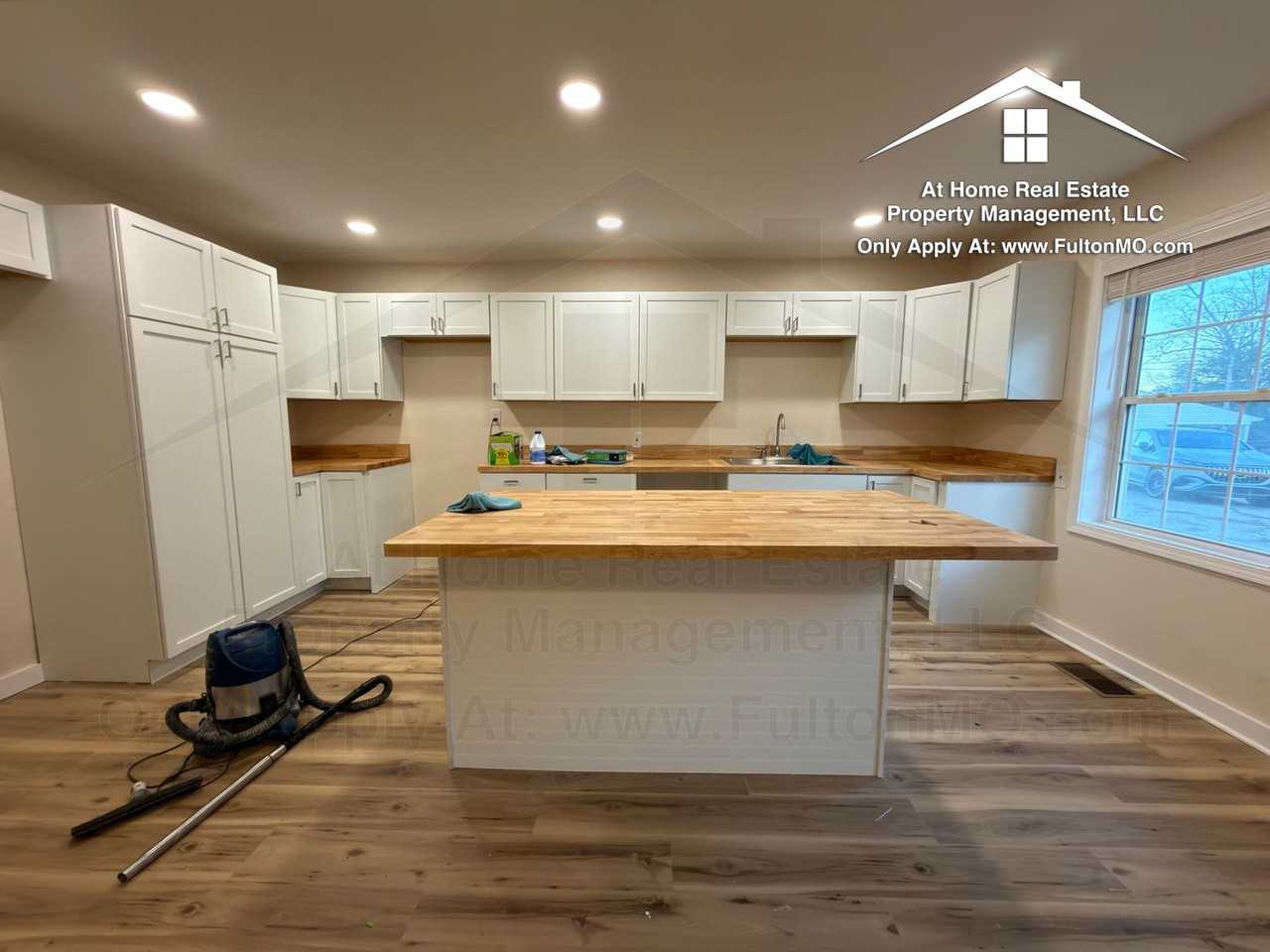 703 W 7th St - Photo 6 of 31