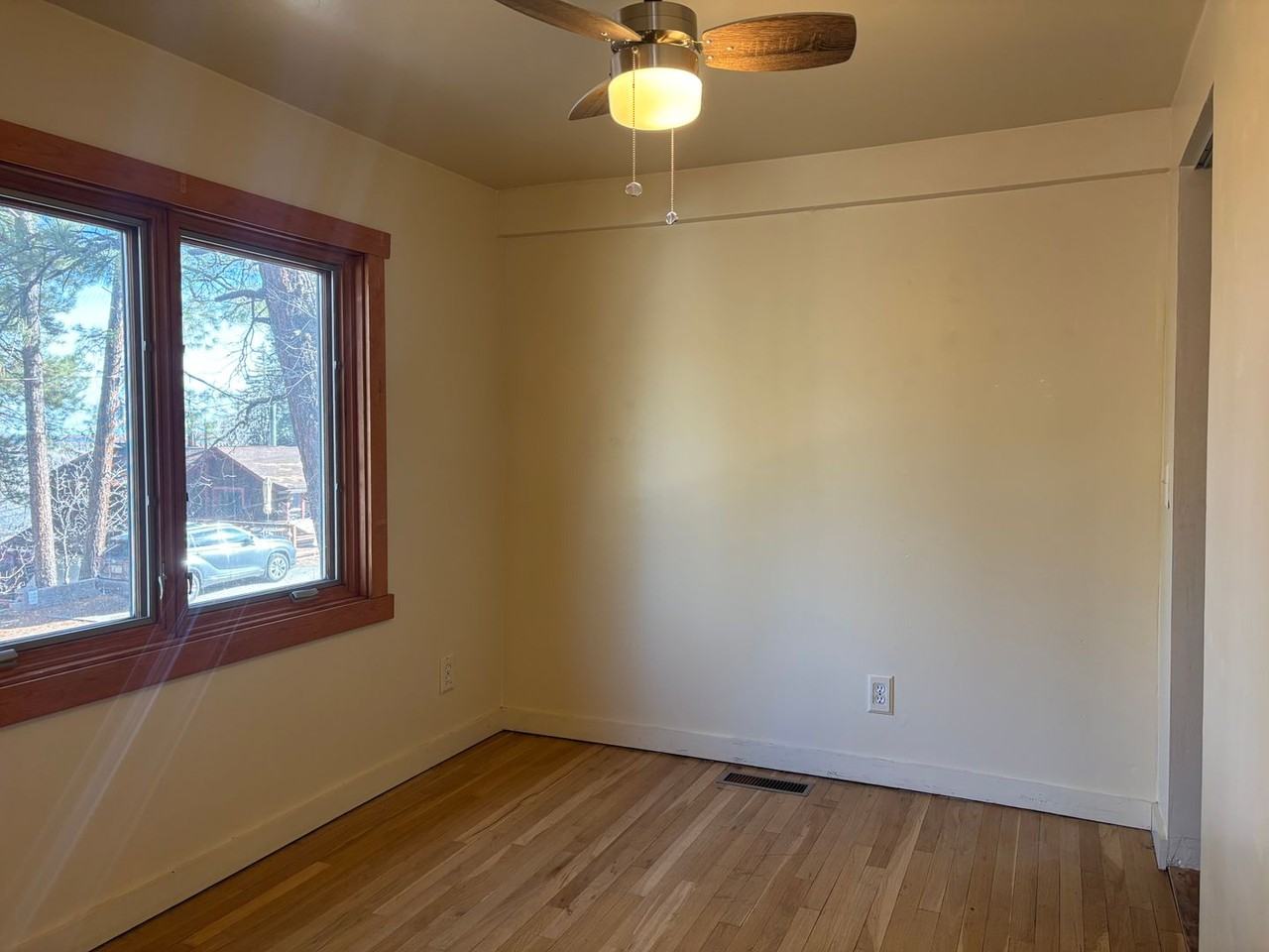 203 S Spring St - Photo 3 of 4