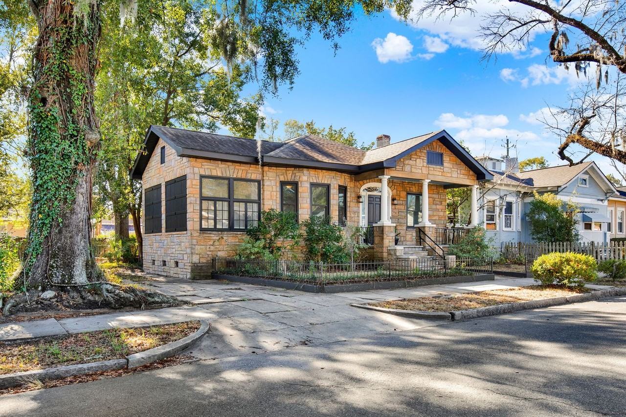 805 E 32nd St - Photo 2 of 38