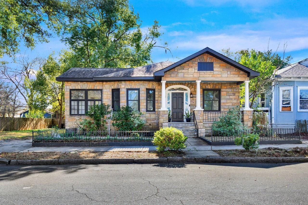 805 E 32nd St - Photo 3 of 38