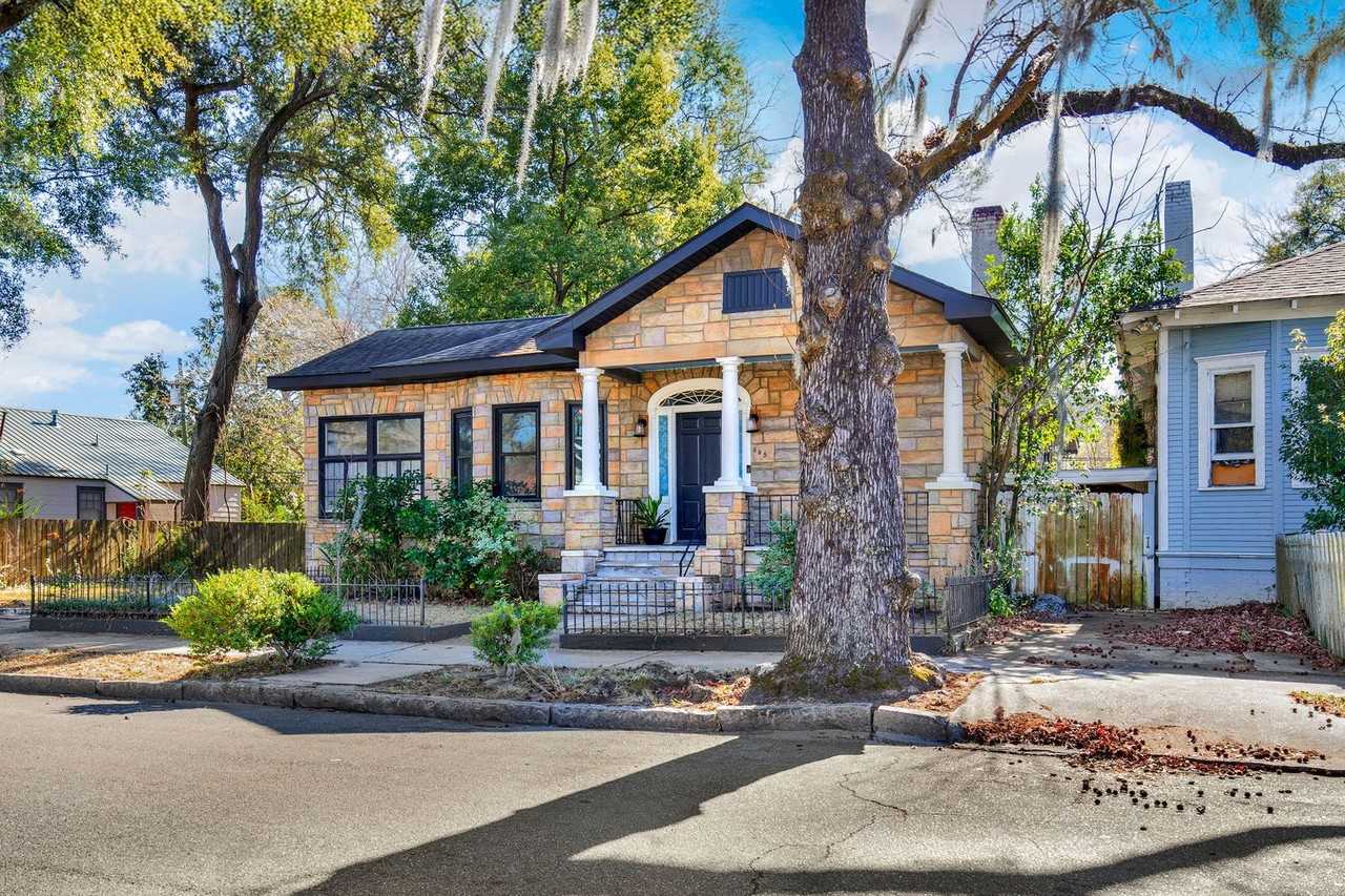 805 E 32nd St - Photo 4 of 38