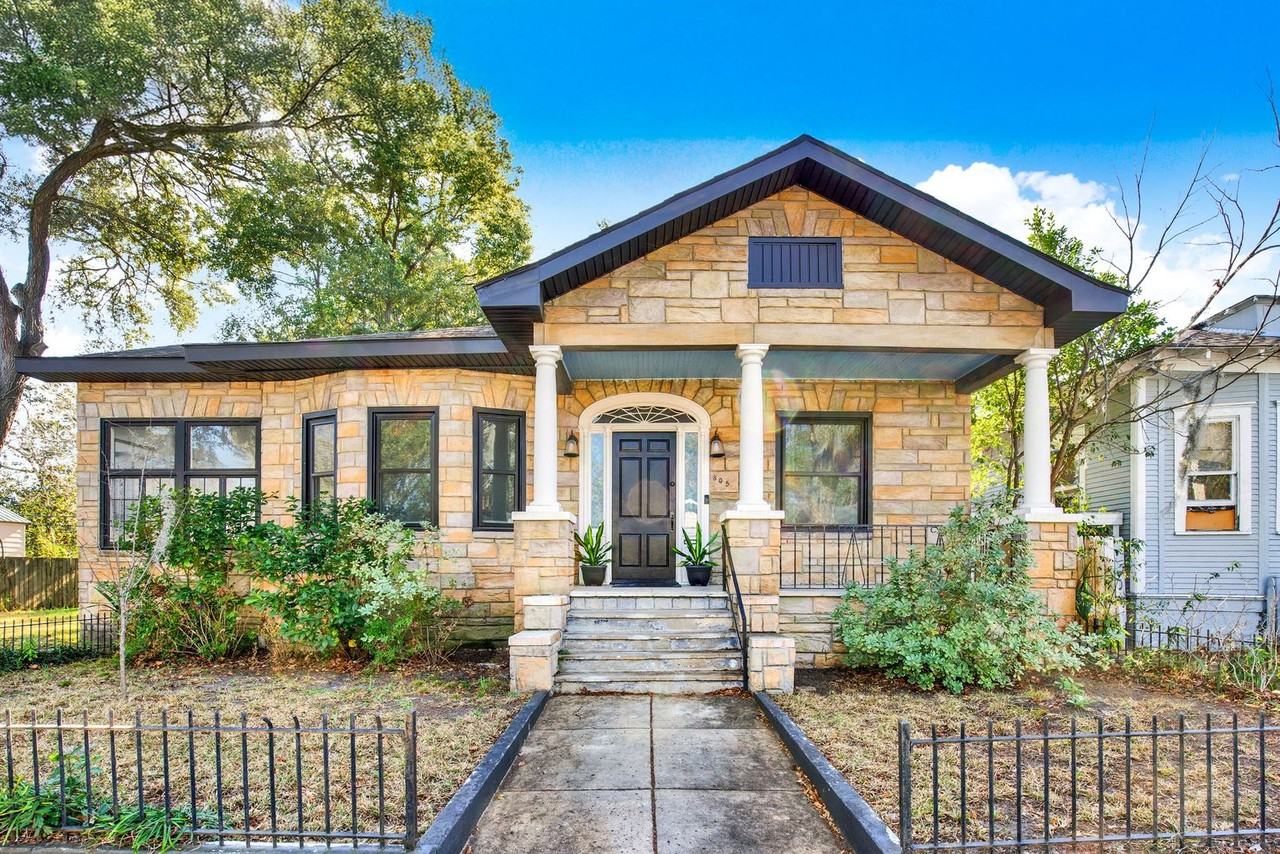 805 E 32nd St - Photo 5 of 38