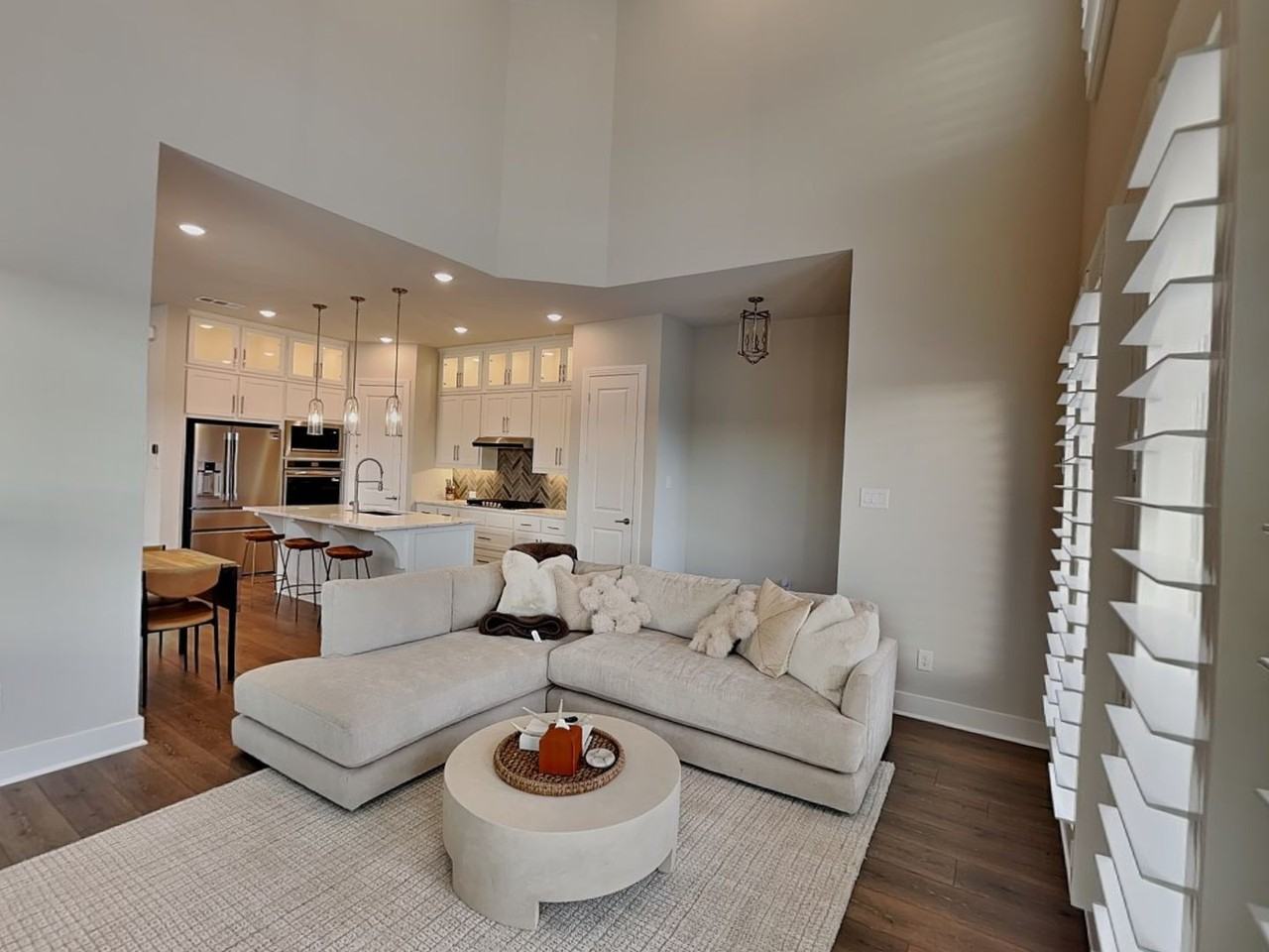 13920 Longvalley Dr - Photo 2 of 16