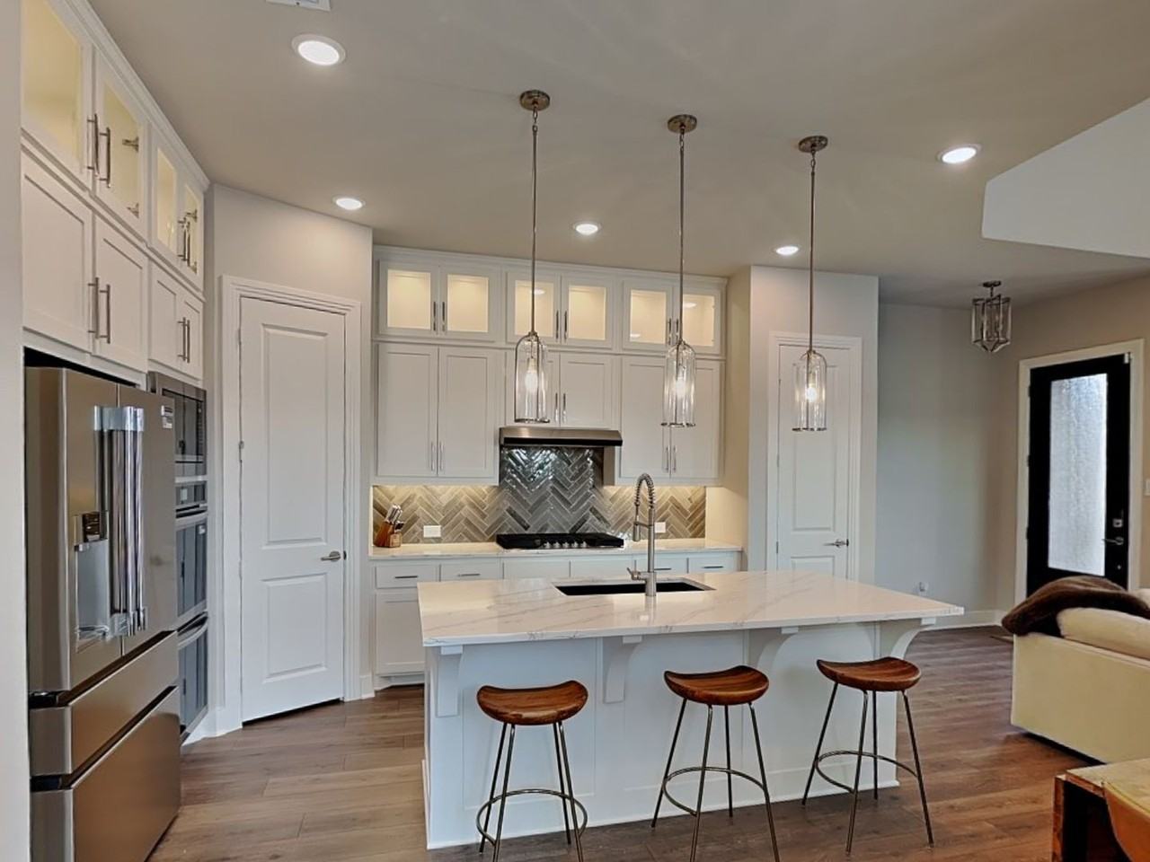 13920 Longvalley Dr - Photo 4 of 16