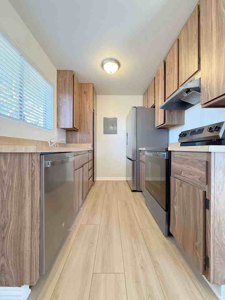 23220 Orange Ave - Photo 5 of 17