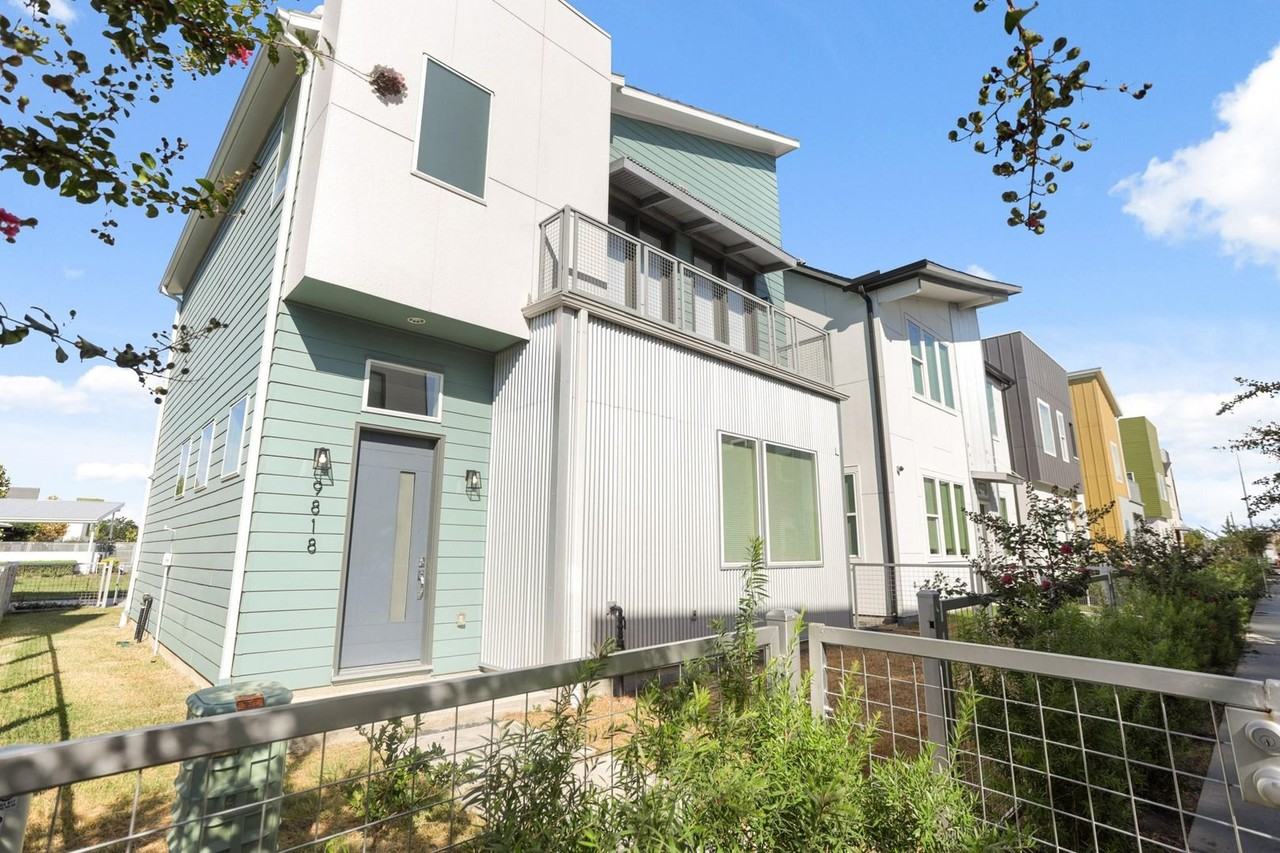 9818 Mockingbird Hill Ln - Photo 2 of 26