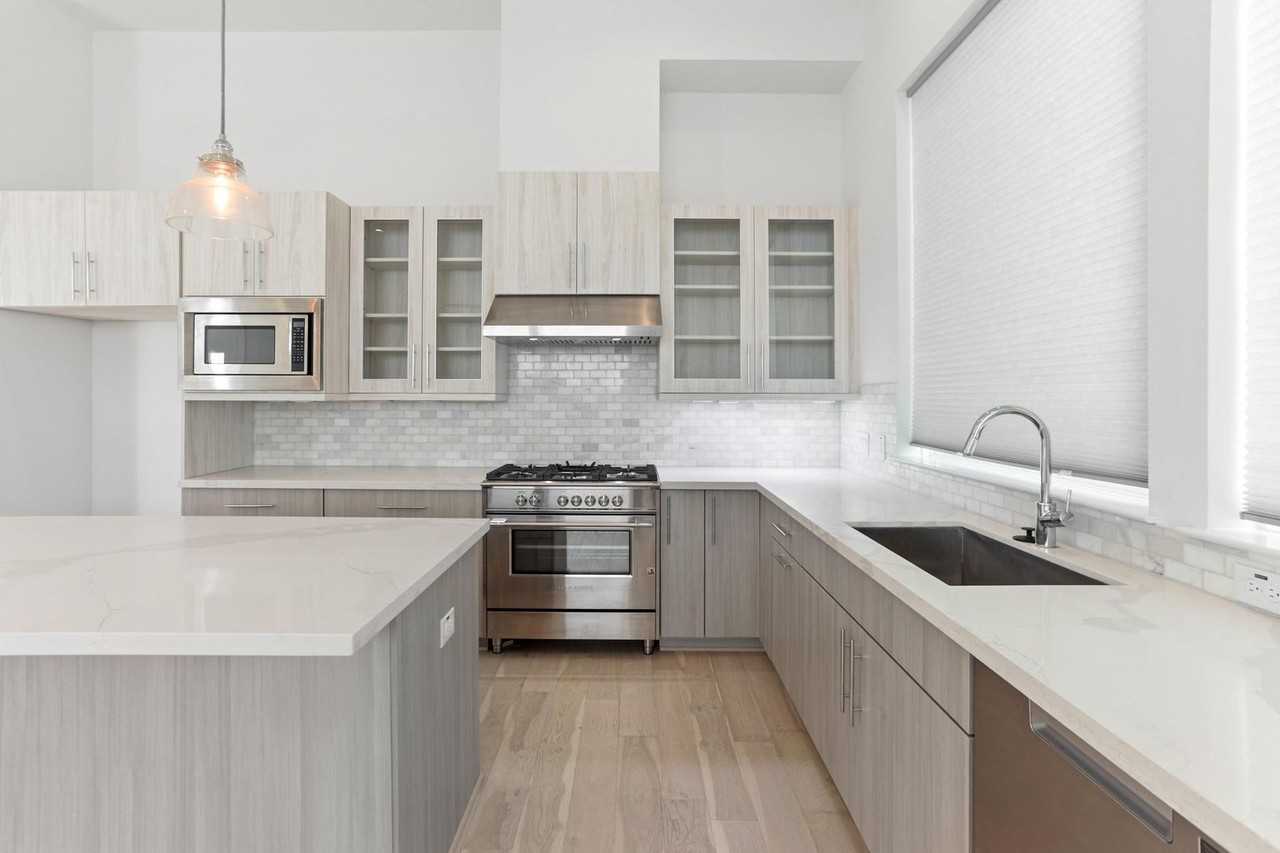 9818 Mockingbird Hill Ln - Photo 4 of 26