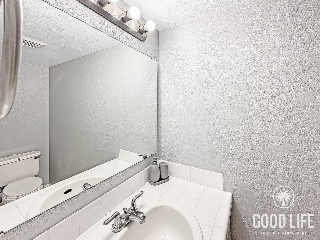 1460 15th St - Photo 4 of 14