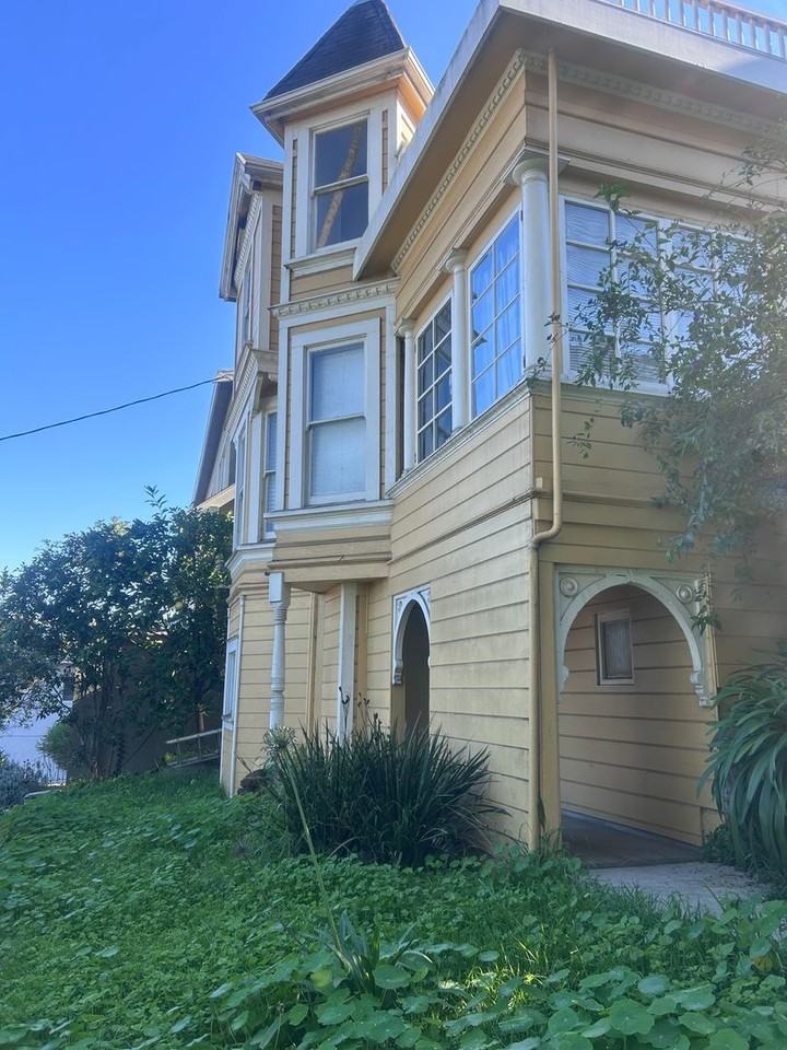 848 E 28th St #A - Photo 2 of 19