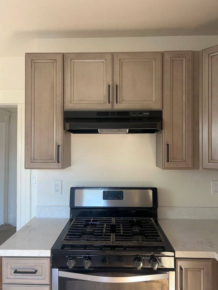 848 E 28th St #A - Photo 4 of 19