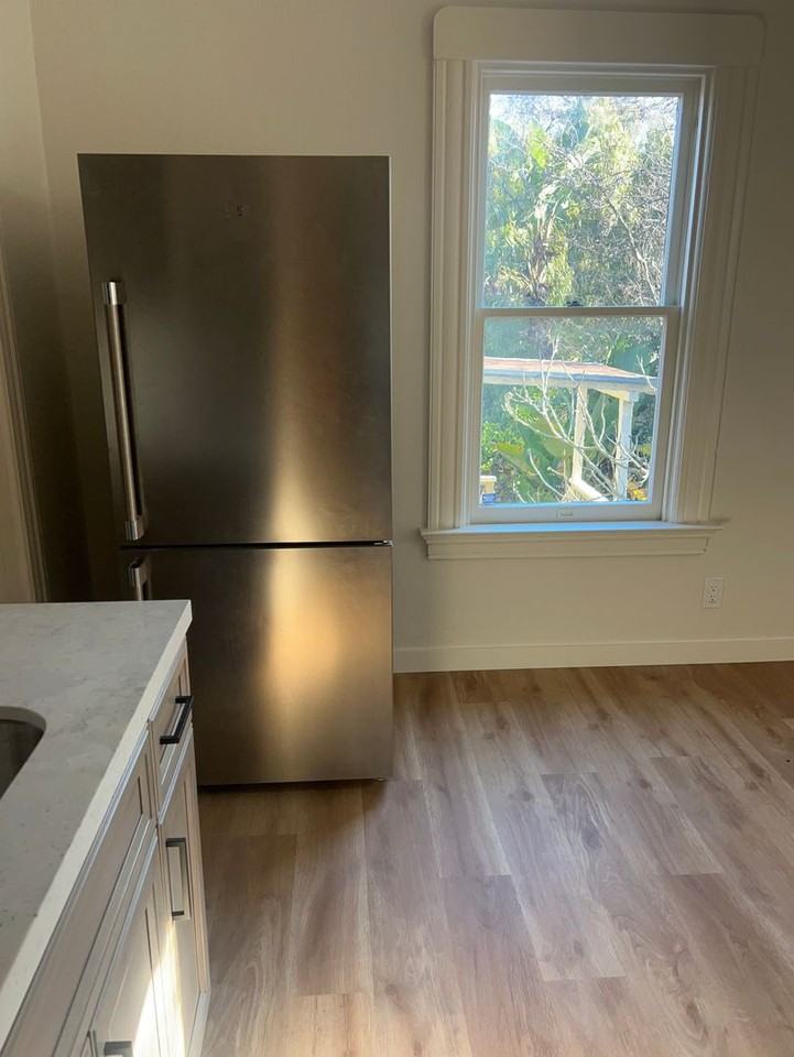 848 E 28th St #A - Photo 5 of 19