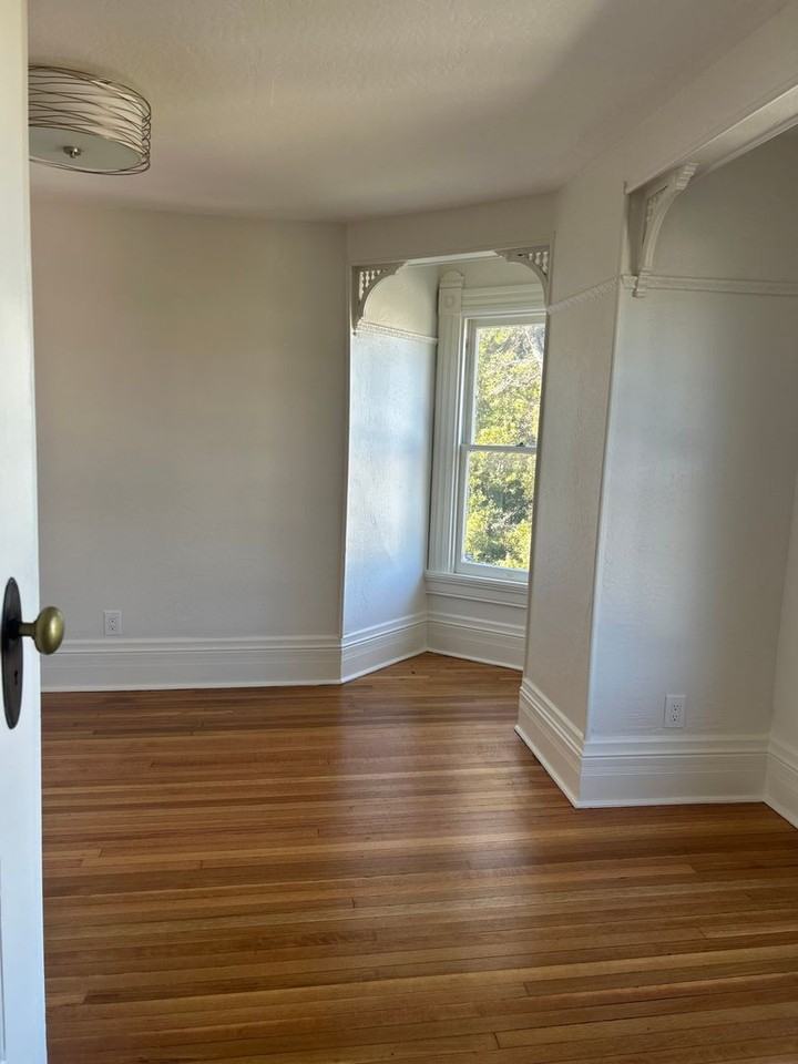 848 E 28th St #A - Photo 7 of 19