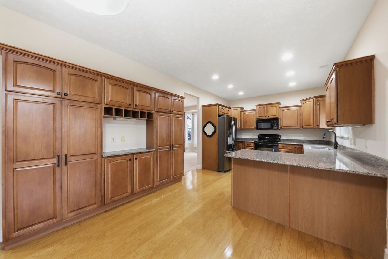 997 Sweeney Dr - Photo 3 of 29