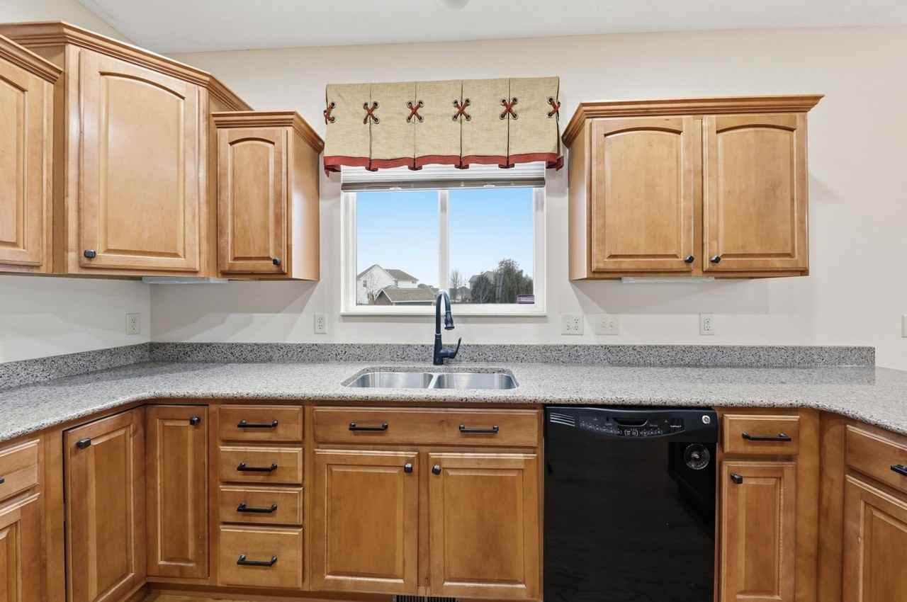 997 Sweeney Dr - Photo 4 of 29