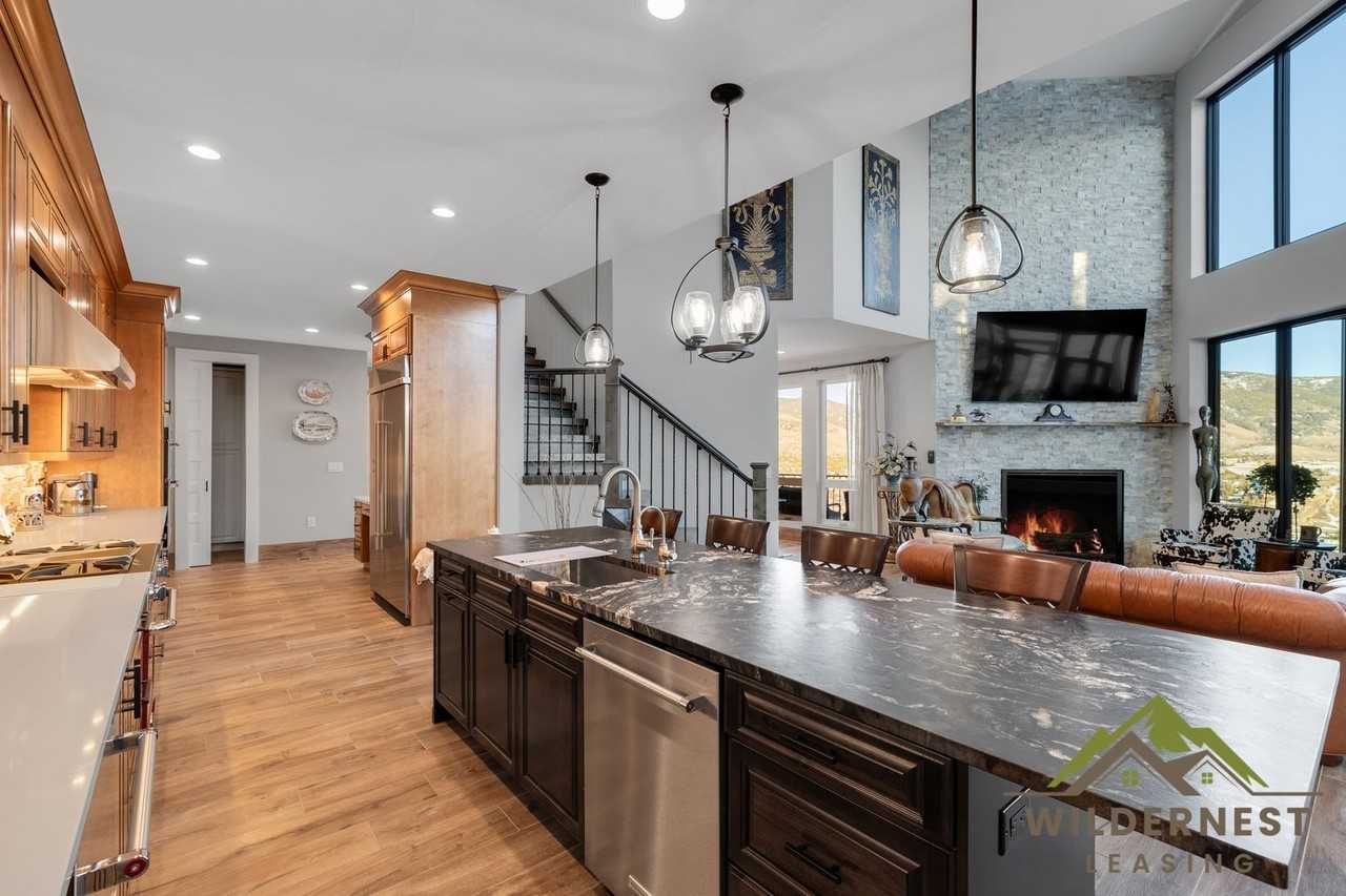 332 Lakeview Dr - Photo 4 of 44