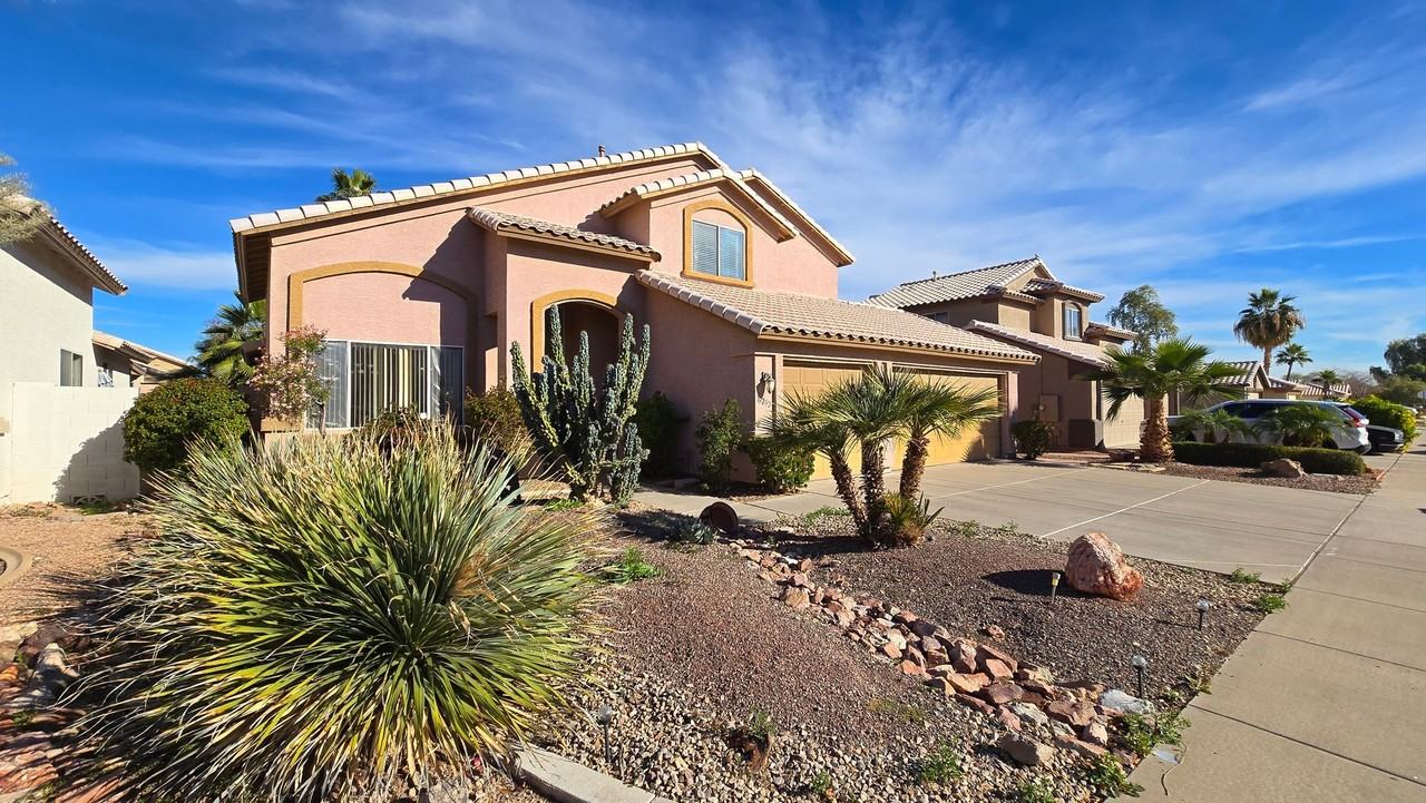 16252 W Madison St - Photo 2 of 40