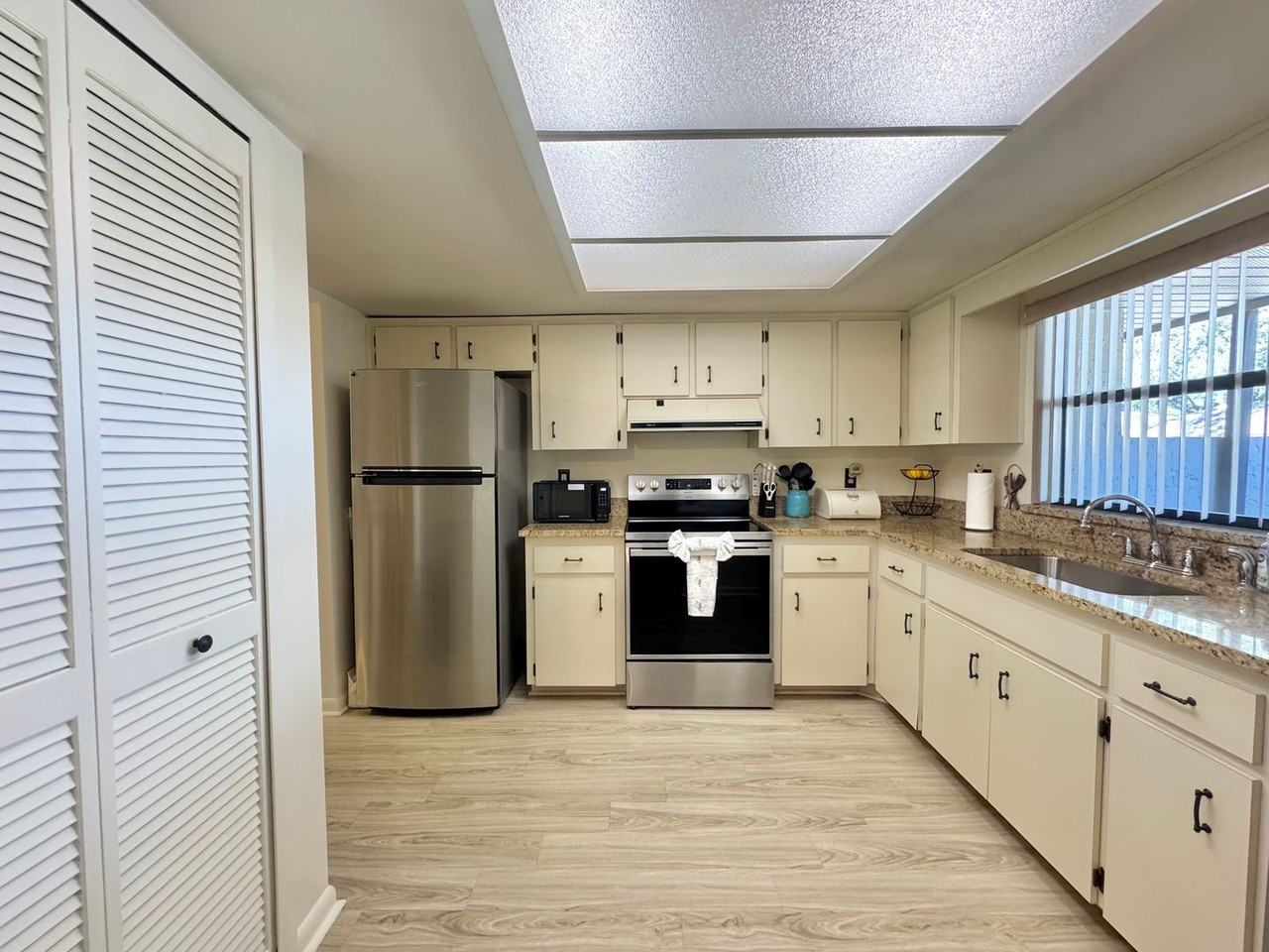 2246 Firestone Pl - Photo 6 of 34