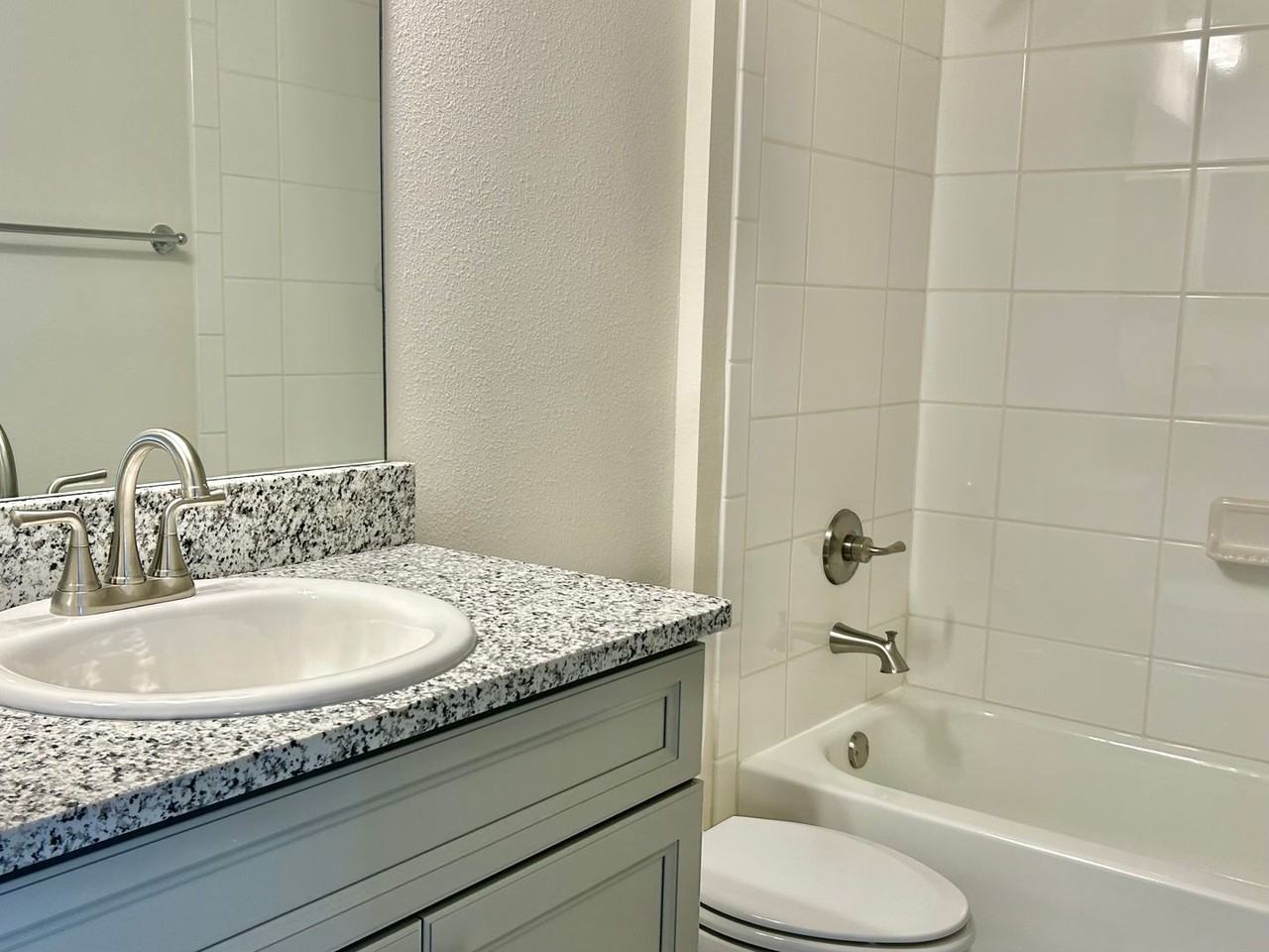 678 W Walkertown Dr - Photo 5 of 7