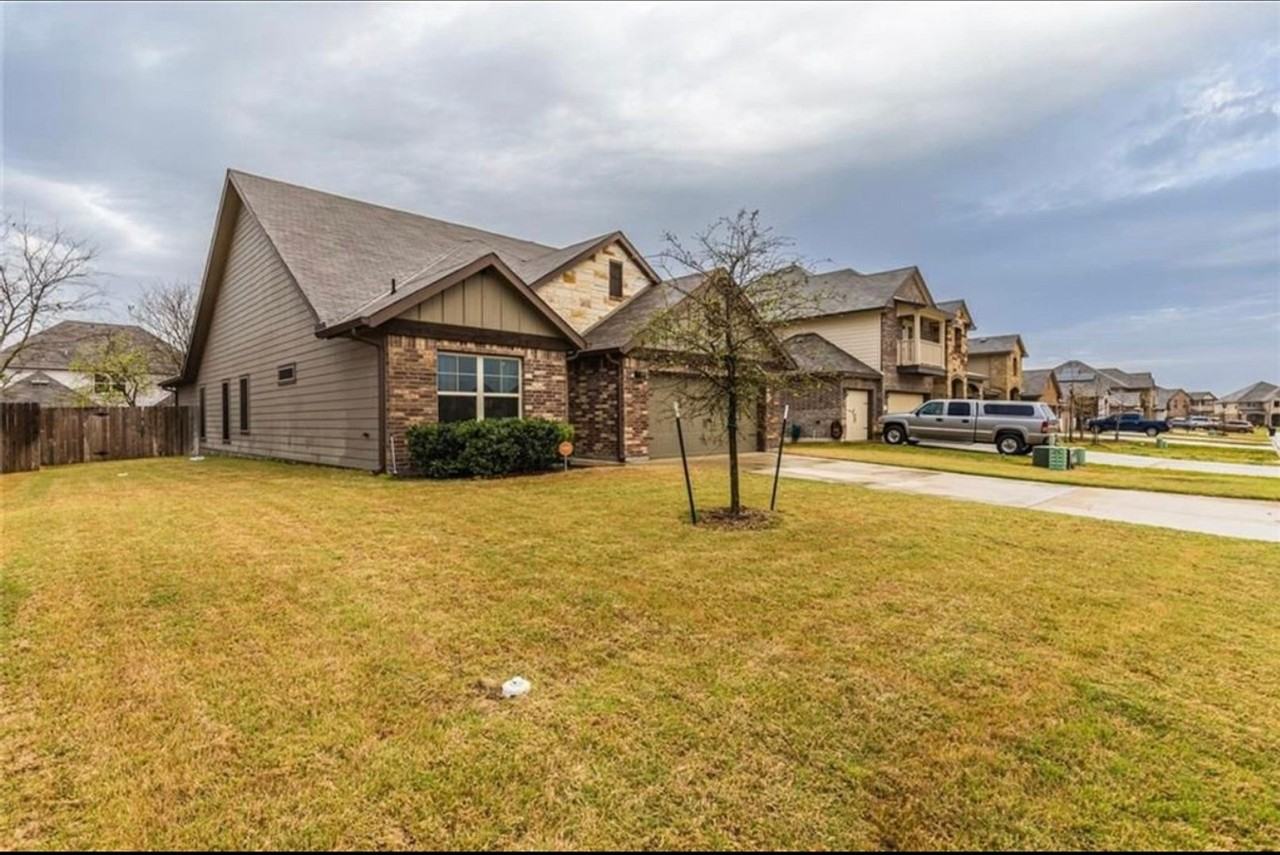 8219 Quiet Hollow Dr - Photo 4 of 43