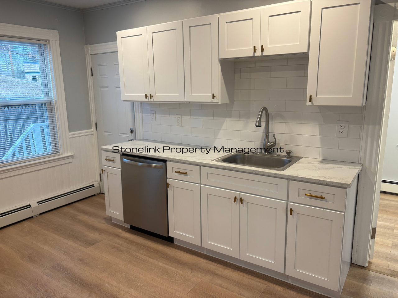 27 Ferncliff Ave - Photo 3 of 17