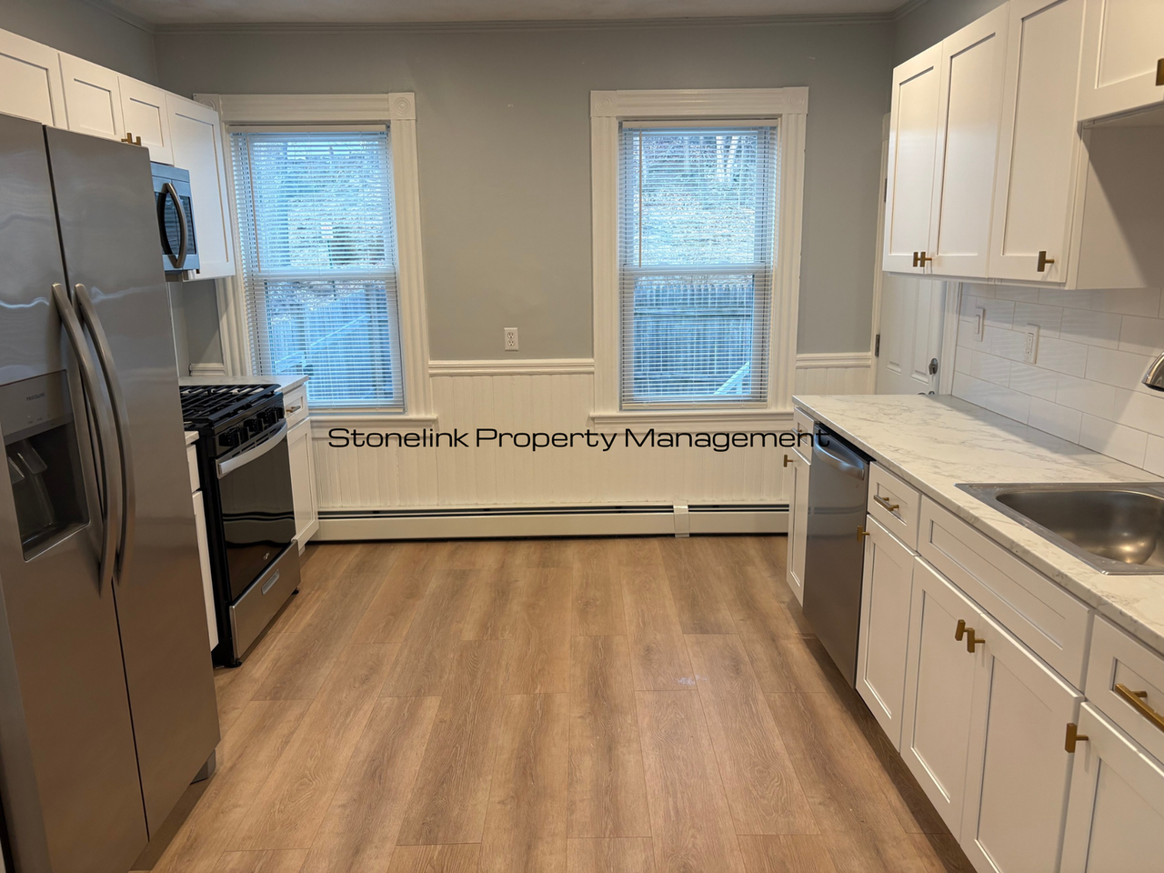 27 Ferncliff Ave - Photo 4 of 17