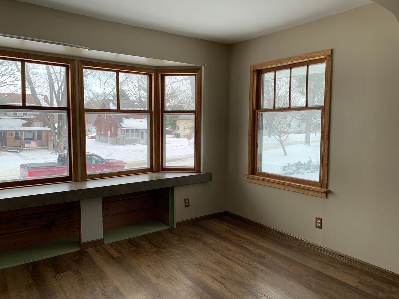 560 Hassan St Se - Photo 4 of 50