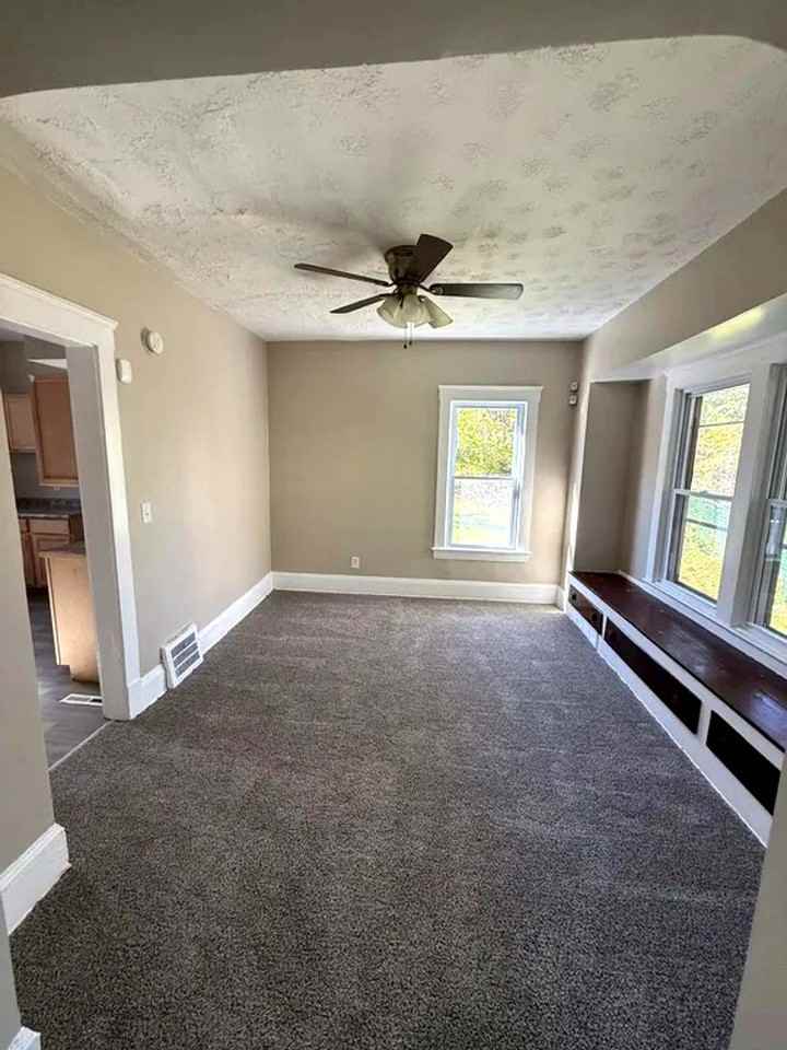 4286 E 139th St - Photo 4 of 9