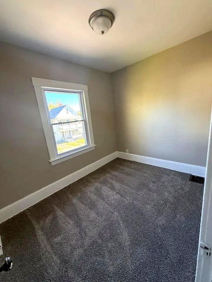 4286 E 139th St - Photo 7 of 9