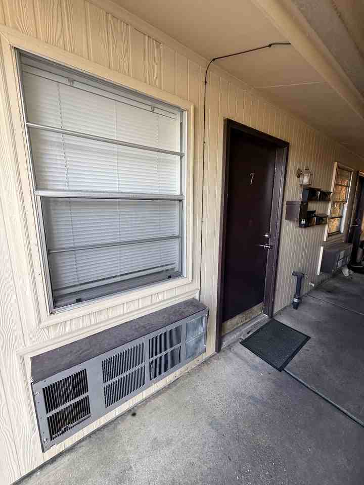 100 Dee Ann Dr #7 - Photo 2 of 7