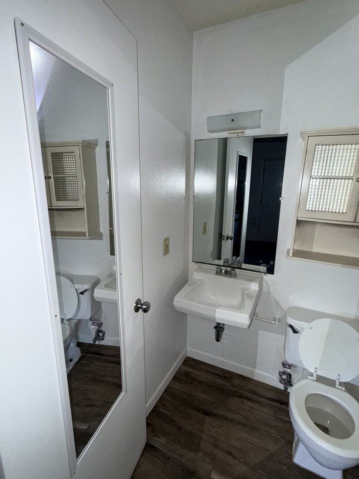 100 Dee Ann Dr #7 - Photo 5 of 7