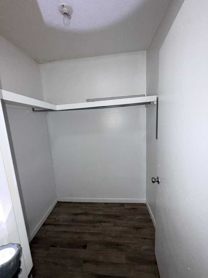 100 Dee Ann Dr #7 - Photo 7 of 7