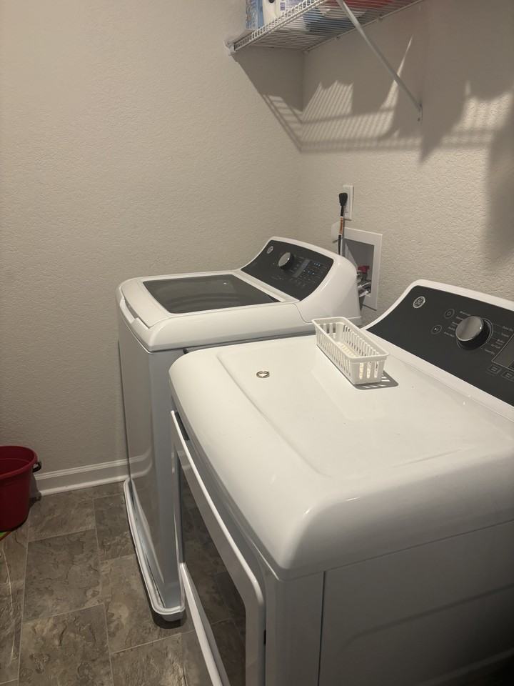 3113 Burlington St - Photo 7 of 12