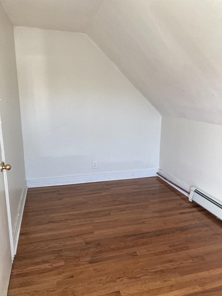 16 Kearny Ave Apt 3rd #3 - Photo 6 of 7