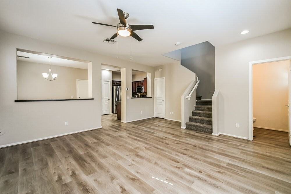 7032 S 7th Ln - Photo 4 of 17