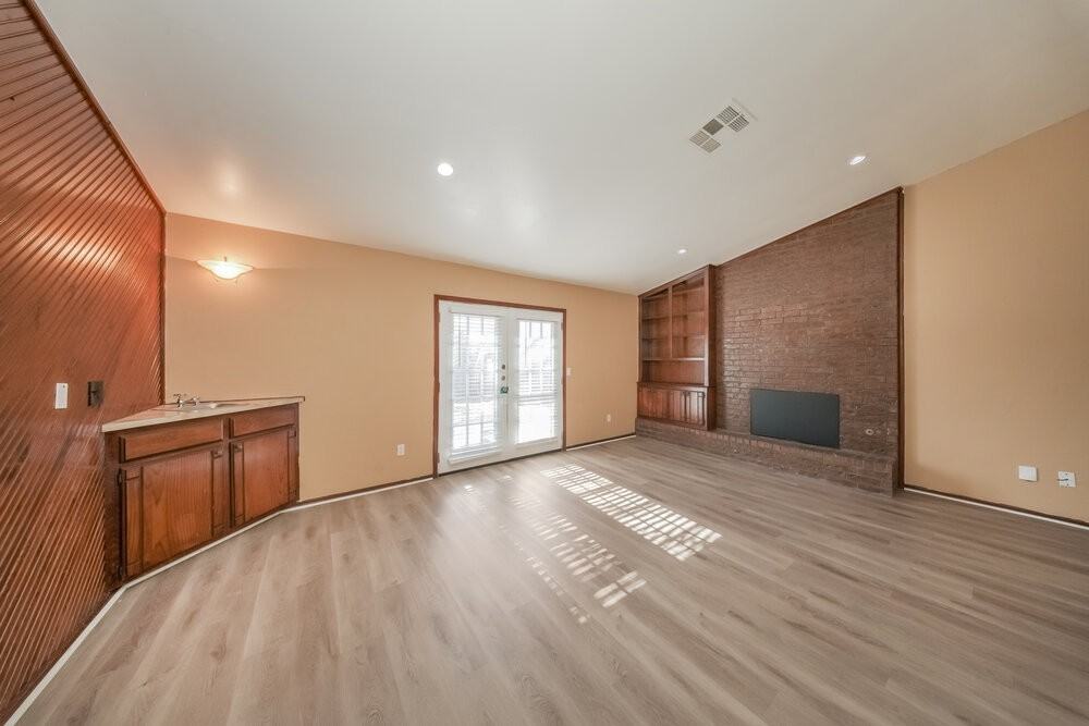 808 Waterview Rd - Photo 3 of 16